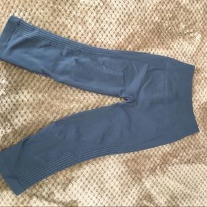 Lululemon in the flow crop